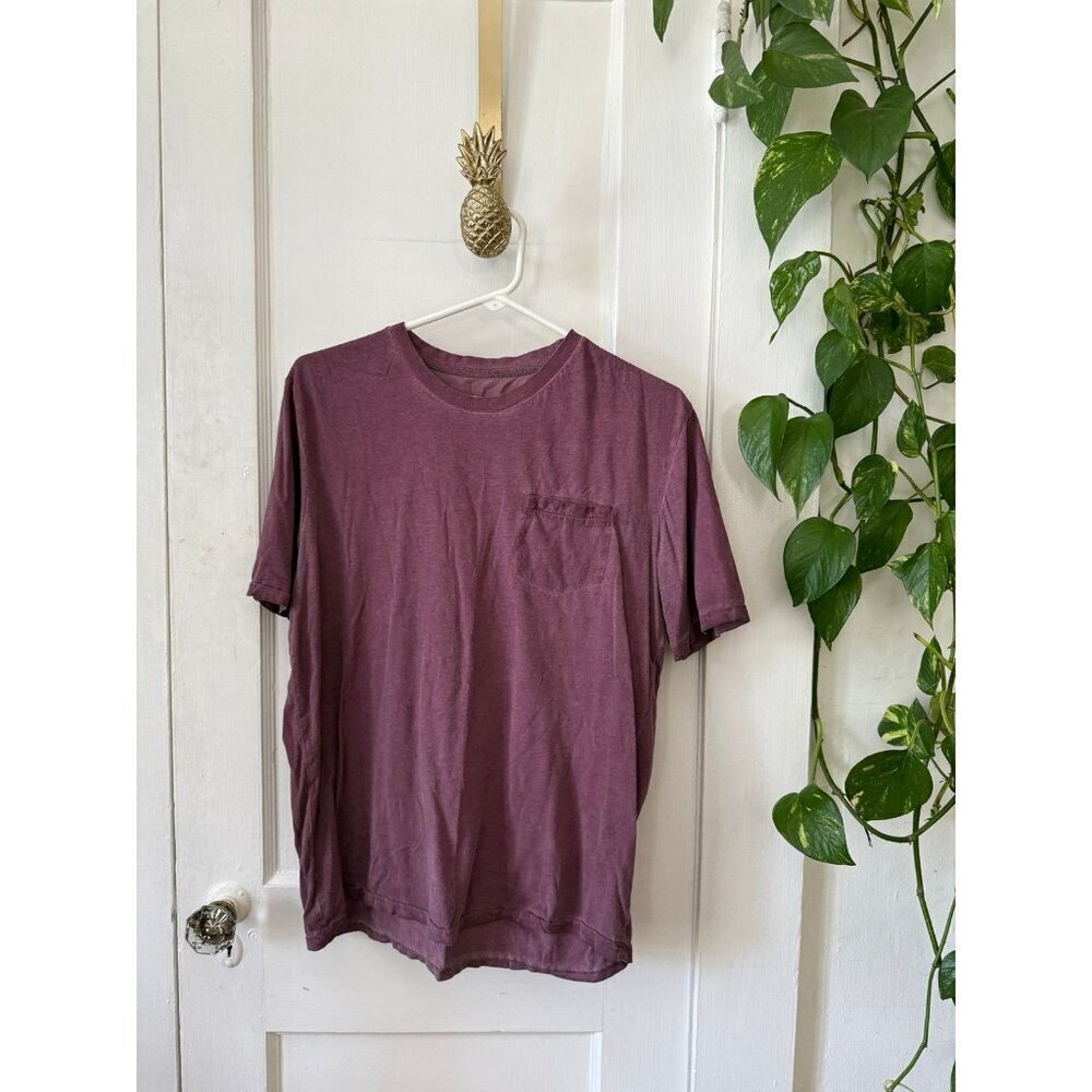 Men’s size X-large maroon t-shirt